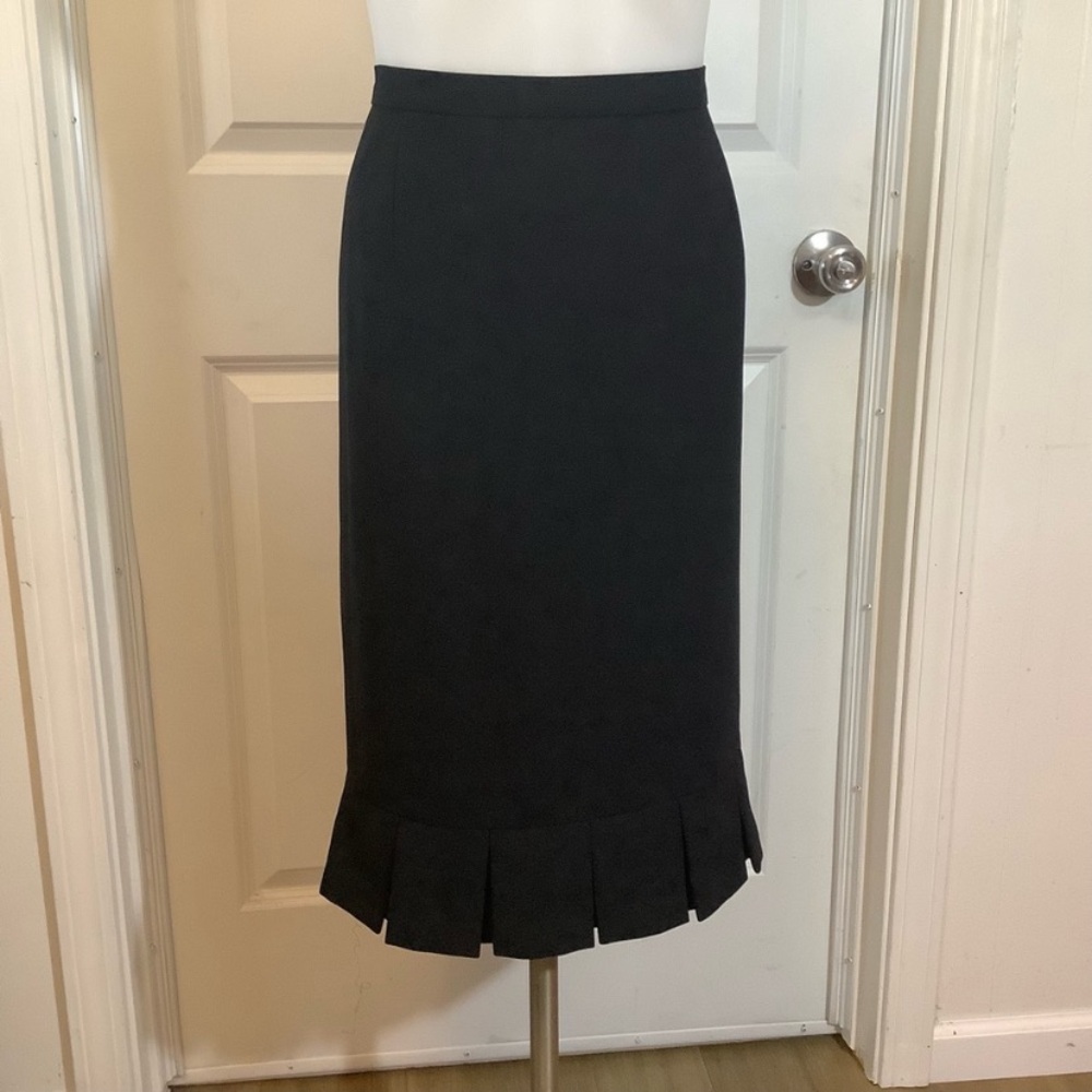 Chic Black Pencil Skirt with Pleated Hem